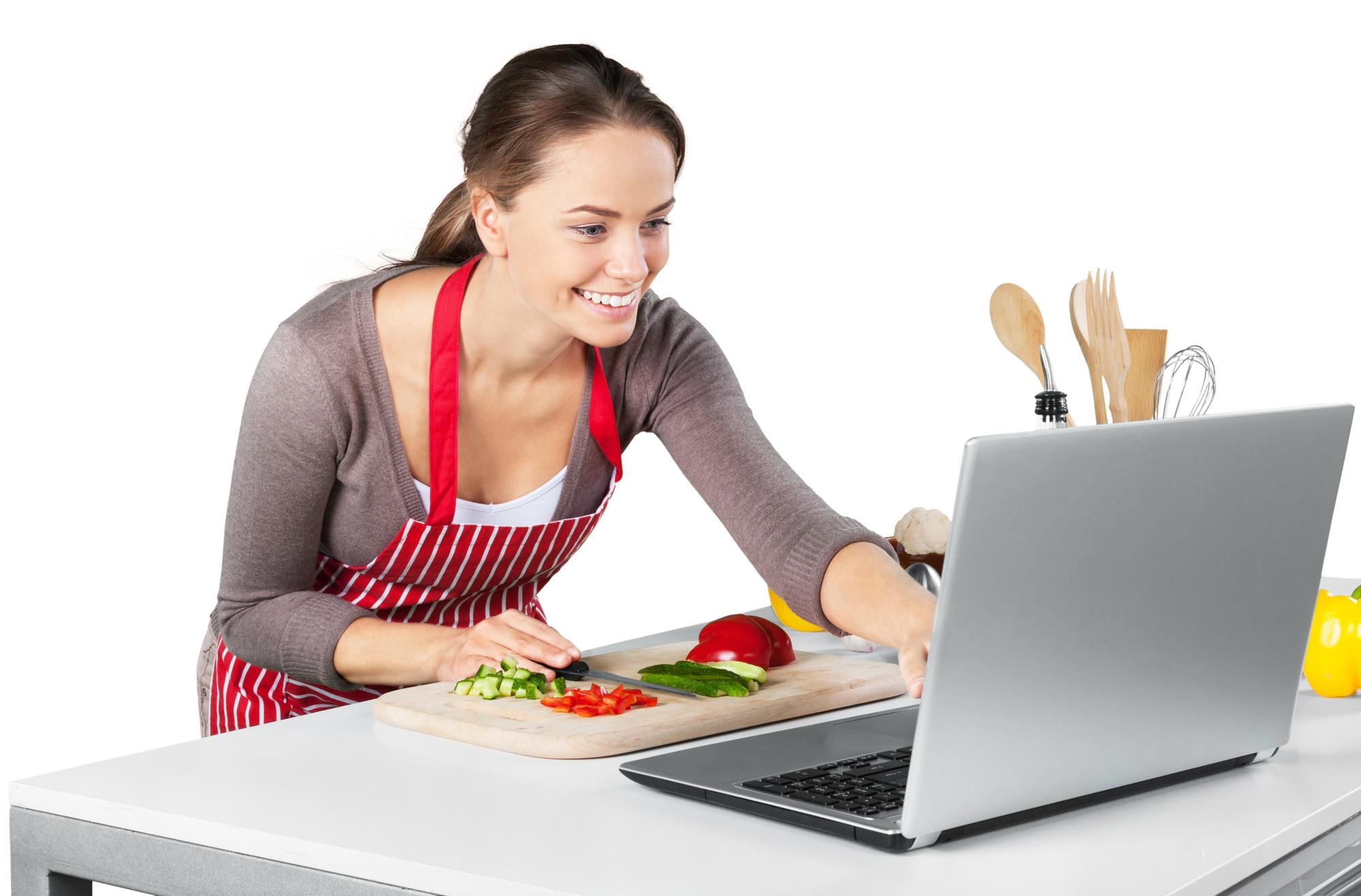 Alumno cocinando en una clase online